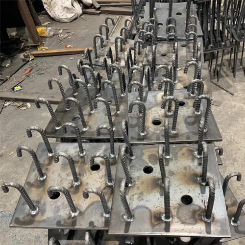 图纸中如何确定黔东南预埋件的位置？